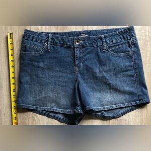 Womens YMI shorts Size 18
